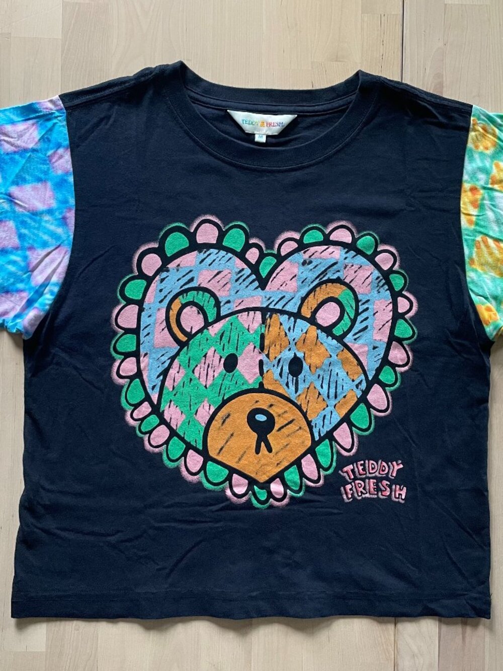 Teddy Fresh x Gentle Thrills Women's Colorful Bear Heart T-Shirt size Medium